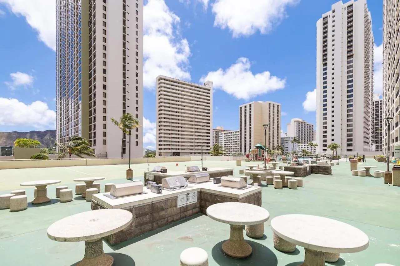 Waikiki Condo Sleeps 6. Parking. Honolulu