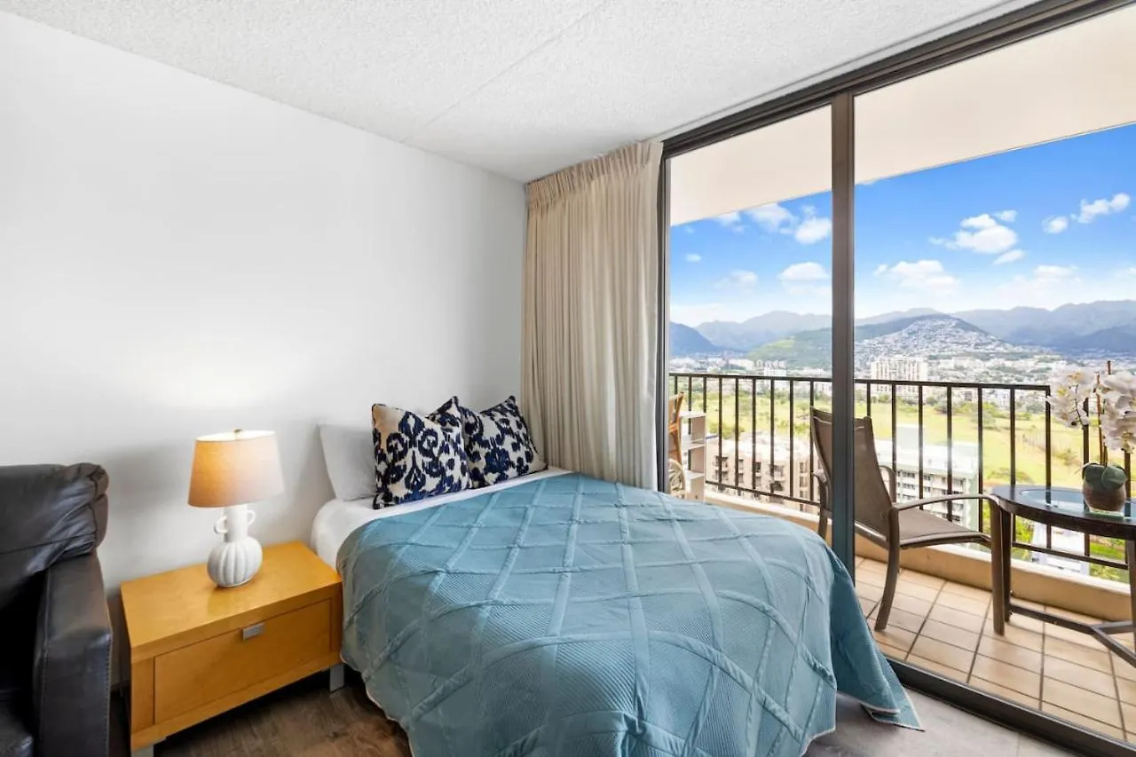 Waikiki Condo Sleeps 6. Parking. Honolulu